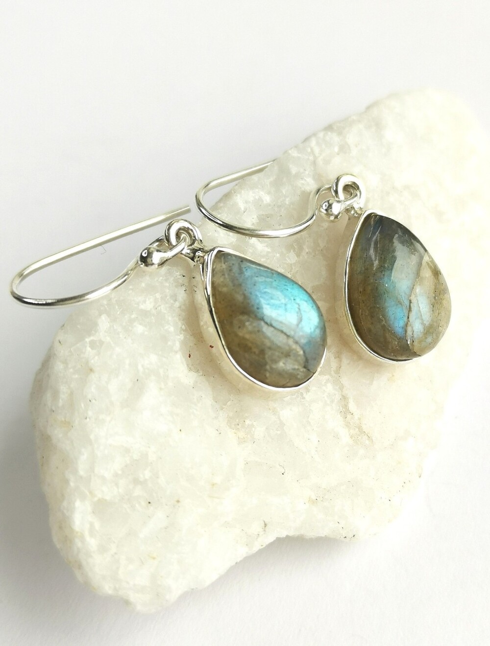 Sterling silver labradorite dangle drop earrings 🆕